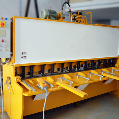 QC12Y QC11K Hidrolik Guillotine NC Shearing Machine Berat 3.3t