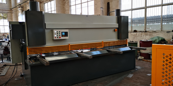 Qc12k-6x3200 Mesin Geser Guillotine Hidrolik Otomatis Logam 3200 Mm